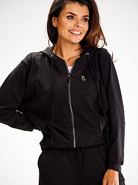 Sweatshirt awama  Loose sweatshirt with decorative vertical seams and applique. The sweatshirt is fastened with a metal zipper. Slide pockets on the sides.