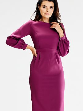 Daydress awama  Elegant, fitted dress with long sleeves ending in buffets and buttoned cuffs. The dress has decorative pleats on the front and an opening at
