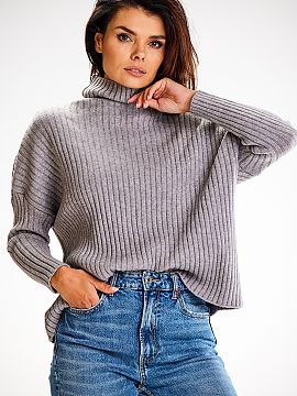 Turtleneck awama  Long-sleeved turtleneck with a loose fit, made of ribbed knit fabric. A perfect choice for everyday wear.