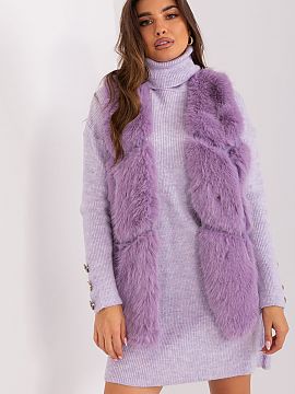 Gilet AT  This fur vest is the perfect addition to your everyday closet. Made of soft and tactile polyester, it provides comfortable wear during the f