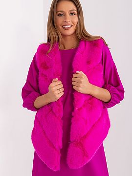 Gilet AT  This fur vest is the perfect accessory for both casual and special occasions. Made of high-quality polyester, it provides a pleasant feeling