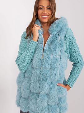 Gilet AT  This fur vest is sure to add elegance and warmth to your closet. Made of durable polyester, it provides softness and comfort for everyday we