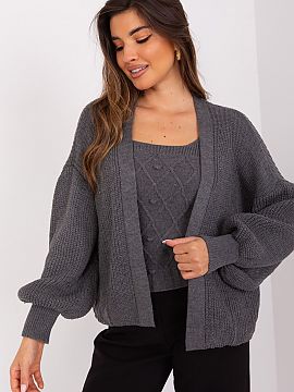 Cardigan Badu  This set is an excellent choice for various occasions. The strapless top is the base of the set, which gives it lightness and elegance. The 
