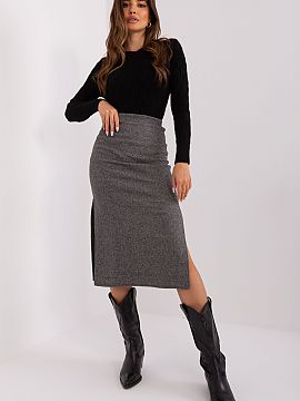 Skirt Lakerta  This knit skirt is the perfect choice for any occasion, from everyday activities to days at the office. Its peplum pattern gives it charm an