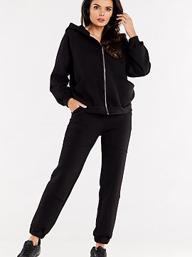 Tracksuit trousers Infinite You  Loose sweatpants with decorative stitching on the front of the legs, sewn-in elastic at the waist. On the sides slip pockets. The legs are f