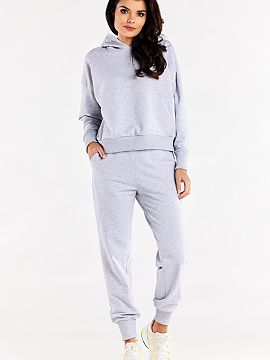Tracksuit trousers Infinite You  Straight sweatpants with slip pockets and sewn-in elastic waistband. The legs are finished with ribbed cuffs.