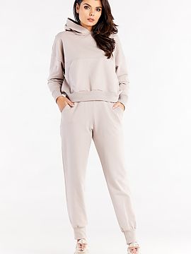 Tracksuit trousers Infinite You  Straight sweatpants with slip pockets and sewn-in elastic waistband. The legs are finished with ribbed cuffs.