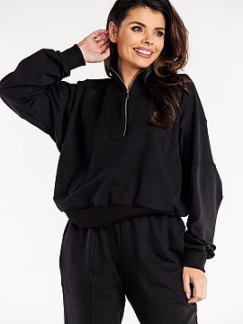 Sweatshirt Infinite You  Sweatshirt with long sleeves and a high collar. Sweatshirt with decorative stitching, front zipper and pockets.