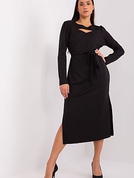 Daydress Lakerta  This elegant dress with a simple cut is perfect for a variety of occasions. Its classic design makes it ideal for both work meetings and mor