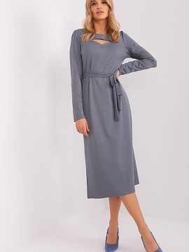 Daydress Lakerta  This elegant dress with a simple cut is perfect for a variety of occasions. Its classic design makes it ideal for both work meetings and mor