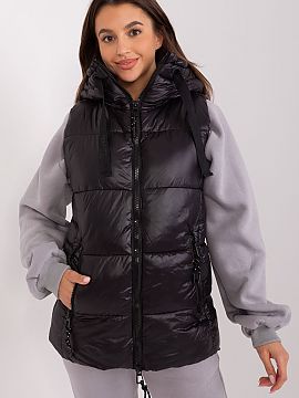 Gilet Sublevel  Quilted, insulated zippered vest with hood. The vest has slip pockets. The vest is fully lined.