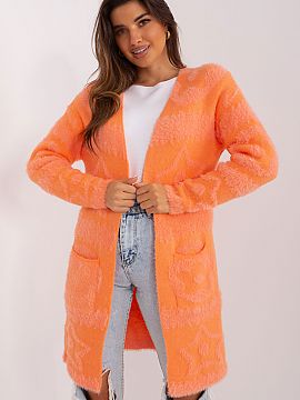 Cardigan AT  This unbuttoned cardigan is ideal for those who appreciate comfort and freedom of movement. Its casual style makes it perfect for everyday w