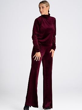 Tracksuit trousers Figl  Women\'s bell-bottom pants. Made of velour with a high rise, which optically slims the waist.
