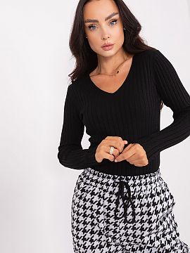 Jumper Factory Price  This ribbed women\'s sweater is the perfect choice for everyday styling. Made of pleasant viscose, it guarantees comfort while the ribbed pa