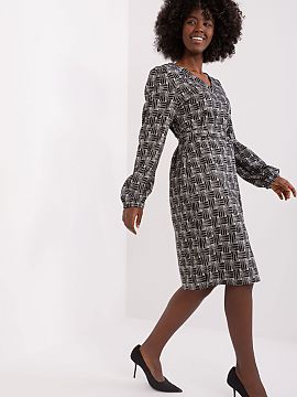 Daydress Lakerta  Straight cut dress with buff sleeves and a heart neckline. The dress is made of geometric pattern fabric, complete with a tie belt.