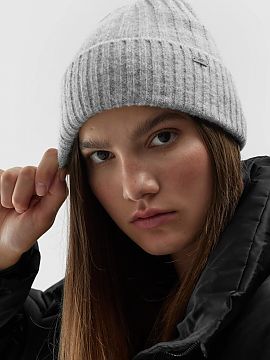 Cap 4F  A single-layer winter beanie is a fashionable and practical addition to your autumn and winter closet. It will protect you from the cold and