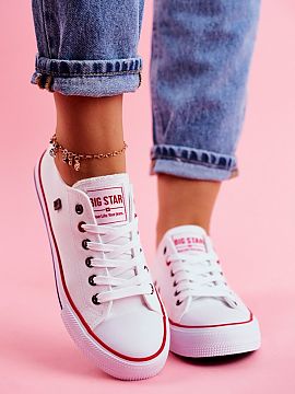 Sneakers Step in style  Low, classic, timeless lace-up sneakers in old-school style in white. Non-slip sole. The unchanging and most popular design for many years a