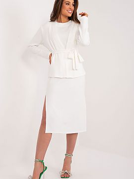 Set Lakerta  The sweater plus dress set is an excellent choice for women who value both comfort and style in everyday situations, as well as during work.