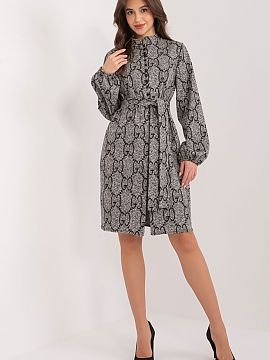 Daydress Lakerta  A knit dress made of patterned fabric is an excellent choice for women who want to combine elegance with comfort. The simple cut and the use
