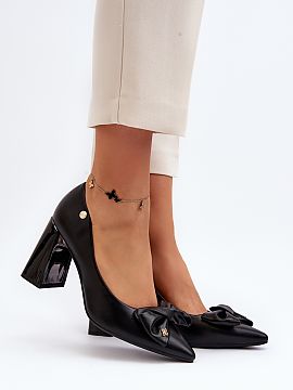 Block heel pumps Step in style  Elegant pumps with a stable stiletto heel are an excellent choice for many occasions. Made with attention to detail, they feature a soft and