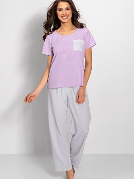Pyjama Momenti Per Me  Women\'s pajamas consisting of a blouse and pants. Blouse with short sleeves, with a loose comfortable cut. Long pants with a decorative bow