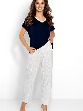 Pyjama Momenti Per Me  Women\'s pajamas consisting of a blouse and long pants. Blouse with short sleeves, and a pointed neckline. Long pants with a loose, comforta