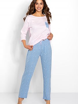 Pyjama Momenti Per Me  Women\'s pajamas consisting of a blouse and pants. Blouse with 3/4 sleeves, with a loose comfortable cut. Long pants with a print, decorativ