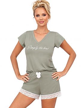Pyjama Donna  Welcome to a cozy world of relaxation and comfort in our unique women\'s pajamas. This pajamas consists of a soft short-sleeved blouse, whic