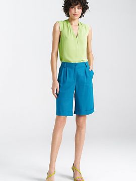 Shorts Nife  Relaxed fit shorts made from a blend of viscose, linen, and cotton combine comfort and style. They feature a mid-rise waist and straight kne