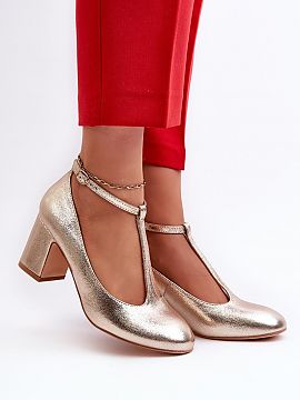 Block heel pumps Step in style  Women’s pumps made of eco leather are the perfect footwear for women who value style and comfort. They feature a stable block heel. The fr