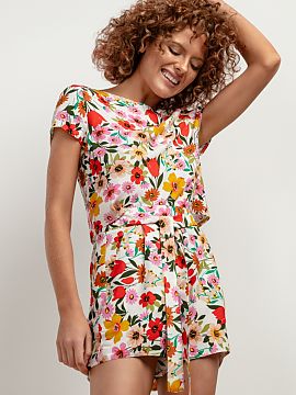 Shorts Tessita  T411 viscose shorts are the perfect choice for summer days. Their patterned design makes them a perfect addition to your summer closet. Than