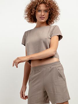Shorts Tessita  T402 linen shorts are the perfect choice for anyone who appreciates both style and comfort. Their lightweight construction makes them perfec