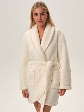 Short bathrobe Henderson  Short cream Fune robe is probably the coziest bathrobe you can imagine! Fluffy, light Fune robe will pamper your skin and guarantee you plea