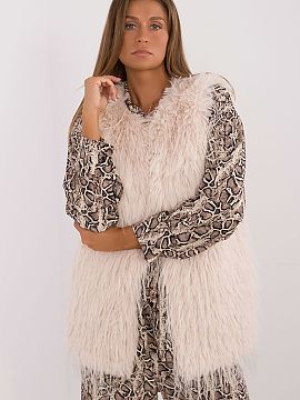 Gilet AT  Here is a fur vest in a casual style, perfect for everyday occasions. Made of 100% polyester, it offers a stylish look and comfortable wear.