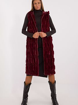 Gilet AT  Created for women who appreciate elegance and comfort, this fur vest is a unique addition to your wardrobe. The vest is a perfect combinatio