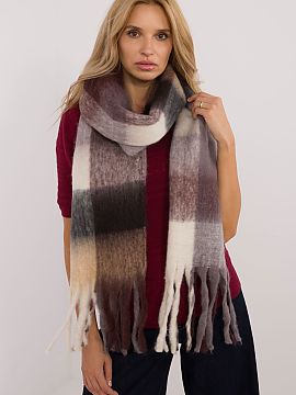 Shawl AT  Elegant 220 cm long polyester scarf with a classic check pattern, perfect for colder days. Made of high-quality material, it provides warmth