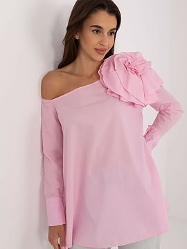Blouse Lakerta  Elegant blouse made of smooth, monochromatic material, ideal for formal occasions and work. Made of high quality cotton, it provides comfort