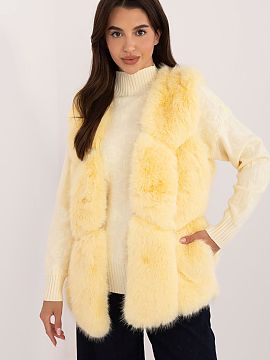 Gilet AT  This fur vest is the perfect addition to your everyday wardrobe. Made of soft and pleasant to the touch polyester, it provides comfort to we