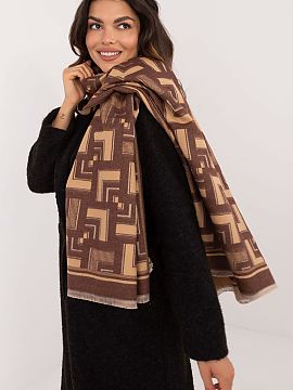 Shawl AT  Stylish scarf with a length of 190 cm, made of soft and pleasant to the touch viscose. It is distinguished by a geometric pattern that adds 