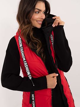 Gilet Factory Price  The double-sided vest is a practical and stylish option for colder days, ideal for everyday, work or casual styling. The quilted texture giv