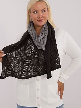 Shawl AT  The 190 cm long openwork scarf is an elegant and stylish accessory, perfect for colder days. Made from a combination of cotton and wool, it 