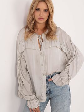 Long sleeve shirt Och Bella  An ideal choice for women who appreciate original style and comfort. Perfect for both everyday styling and more formal situations, such as a