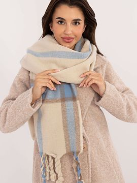 Shawl AT  Elegant 180 cm long scarf made of polyester in a checkered pattern, ideal for colder days. Made of high-quality material, it provides warmth