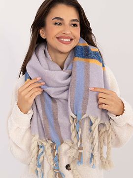 Shawl AT  Elegant 180 cm long scarf made of polyester in a checkered pattern, ideal for colder days. Made of high-quality material, it provides warmth