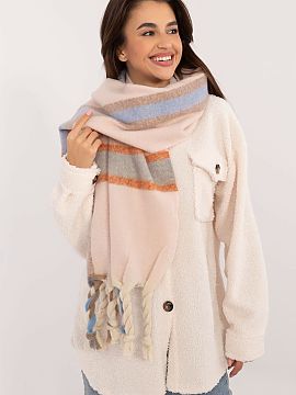 Shawl AT  Elegant 180 cm long scarf made of polyester in a checkered pattern, ideal for colder days. Made of high-quality material, it provides warmth