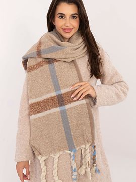 Shawl AT  Elegant 180 cm long scarf made of polyester in a checkered pattern, ideal for colder days. Made of high-quality material, it provides warmth