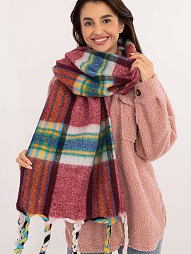 Shawl AT  Elegant 182 cm long polyester scarf with check pattern, perfect for colder days. Made of high-quality material, it provides warmth and comfo