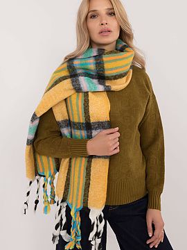 Shawl AT  Elegant 182 cm long polyester scarf with check pattern, perfect for colder days. Made of high-quality material, it provides warmth and comfo