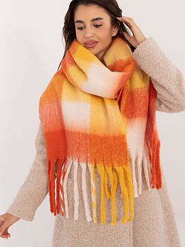 Shawl AT  Elegant scarf 220 cm long made of polyester in a classic check pattern, perfect for colder days. Made of high quality material, it provides 