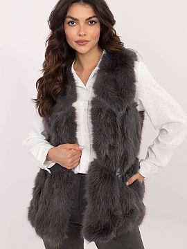 Gilet AT  This fur vest is the perfect addition to your everyday wardrobe. Made of soft and pleasant to the touch polyester, it provides comfort durin